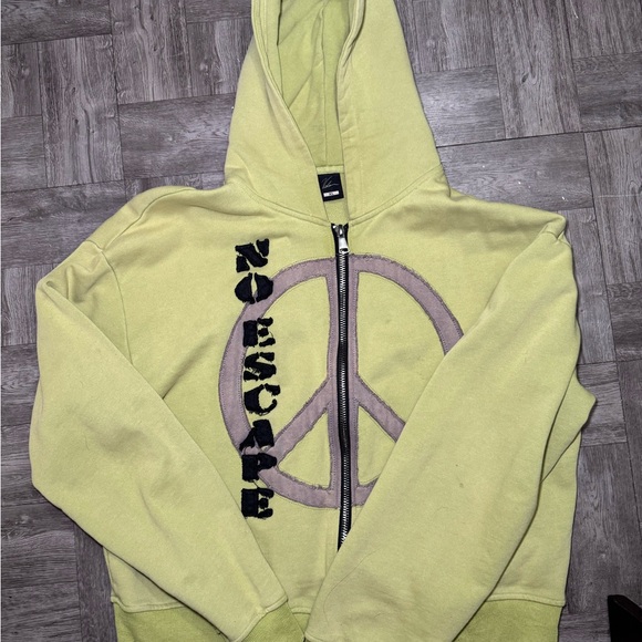 Vale No Escape Hoodie - Picture 3 of 4